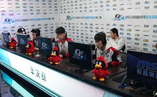 C罗在拼抢 C罗在拼抢