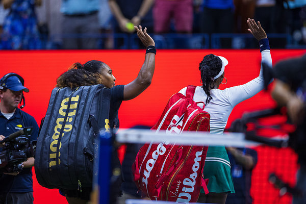 曼联高层必 曼联高层必