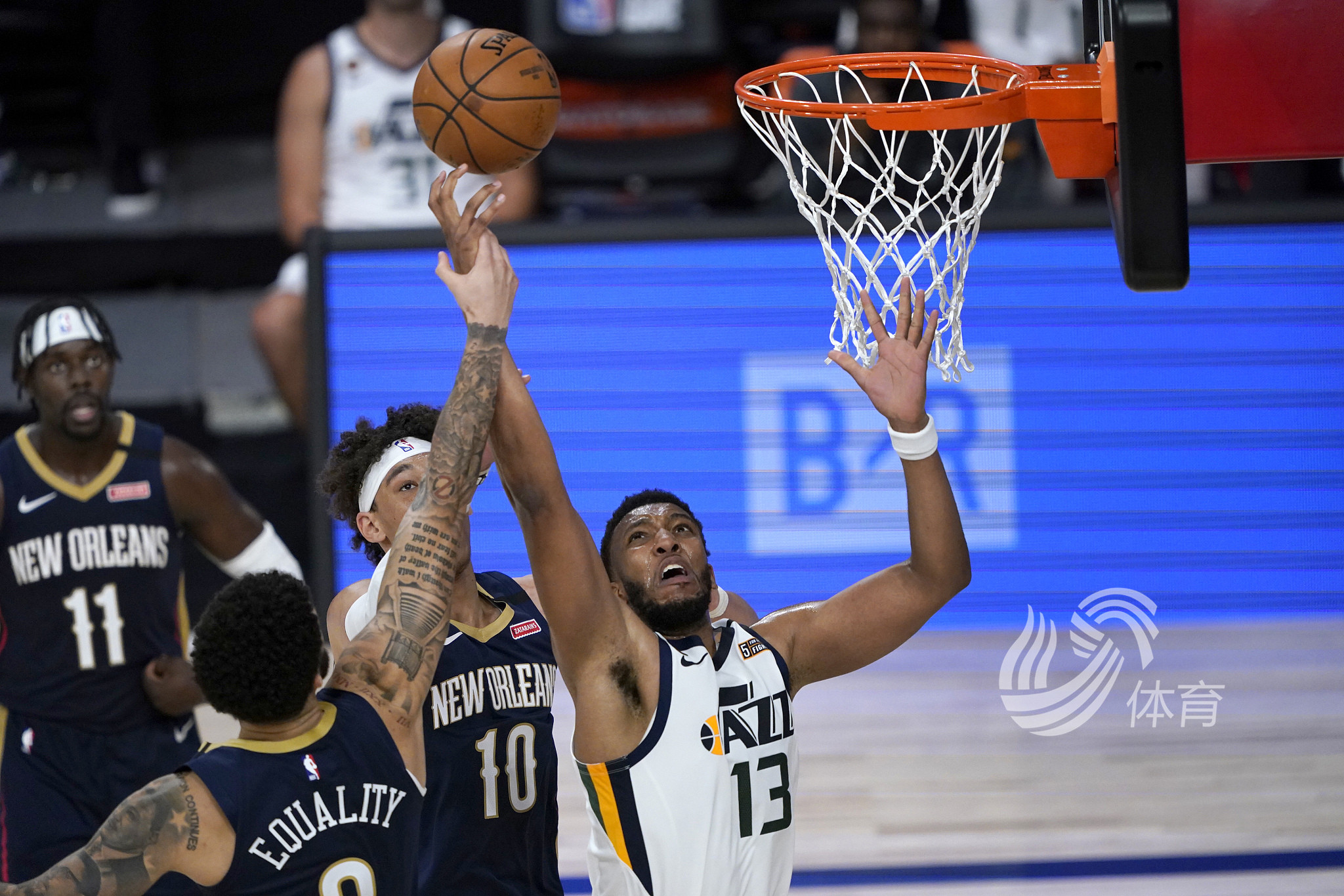 通过精确的 通过精确的