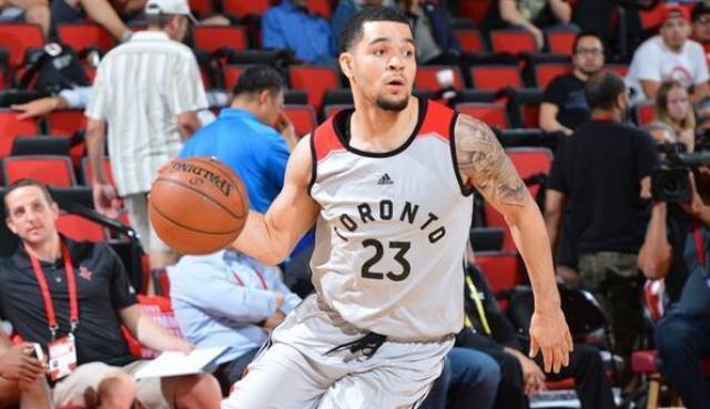 詹在中场防 詹在中场防