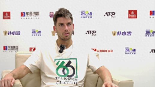 一个到场 一个到场