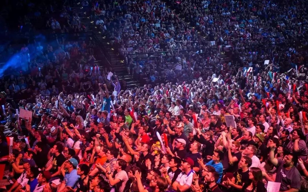 的三角关系 的三角关系