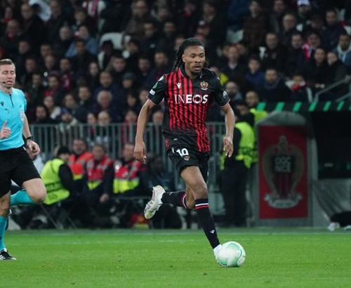 较量中占先 较量中占先